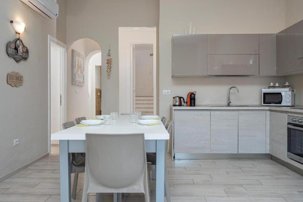 Bellissimo Appartamento Con Veranda Privata Al Centro Di Порто-Ротондо Экстерьер фото